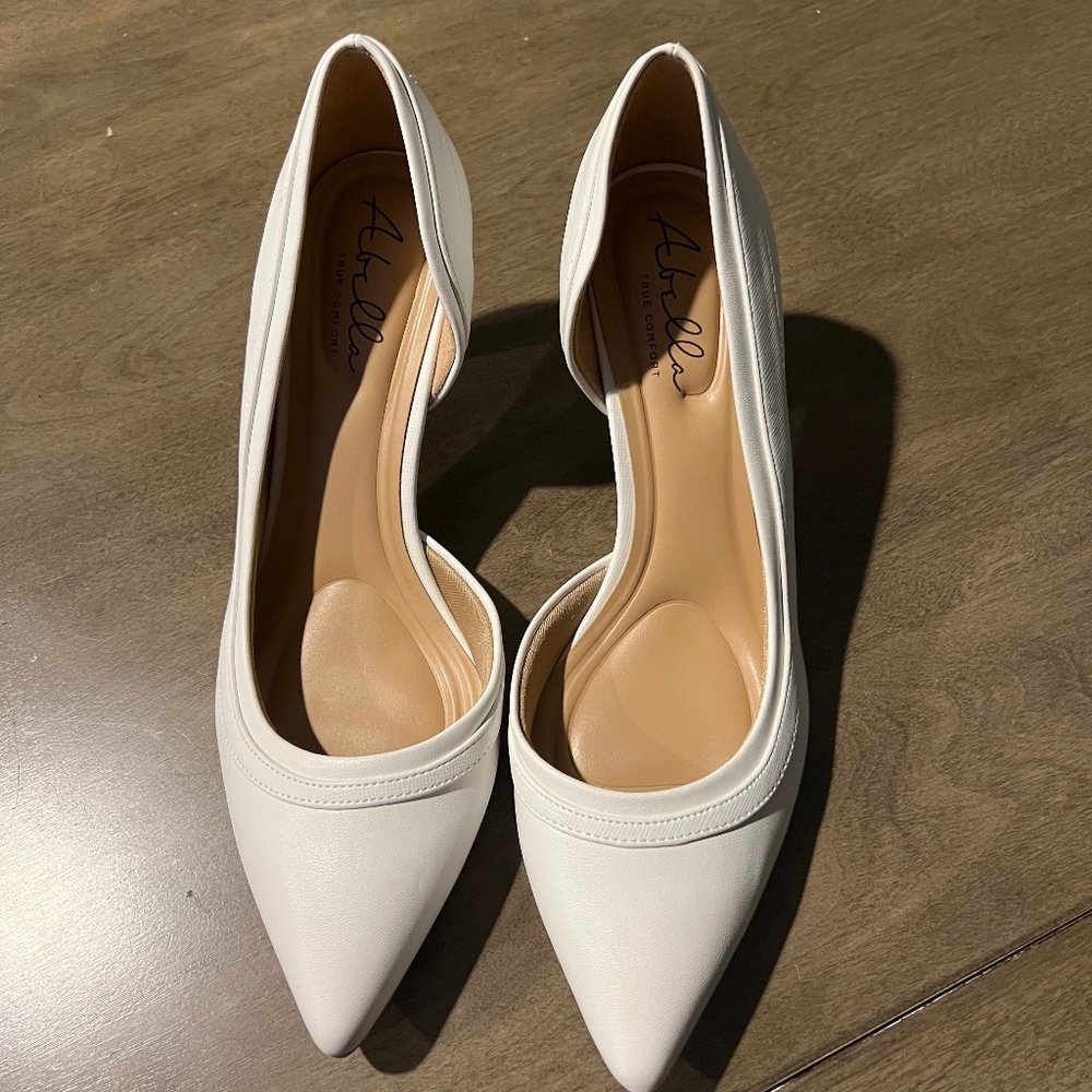 NEVER WORN Abella White heels